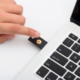 Yubico YubiKey 5 NFC, Llave de seguridad negro/Dorado