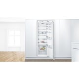 Bosch Serie 6 KIR81AFE0 frigorífico Integrado 319 L E, Refrigerador de espacio completo 319 L, SN-T, 37 dB, E